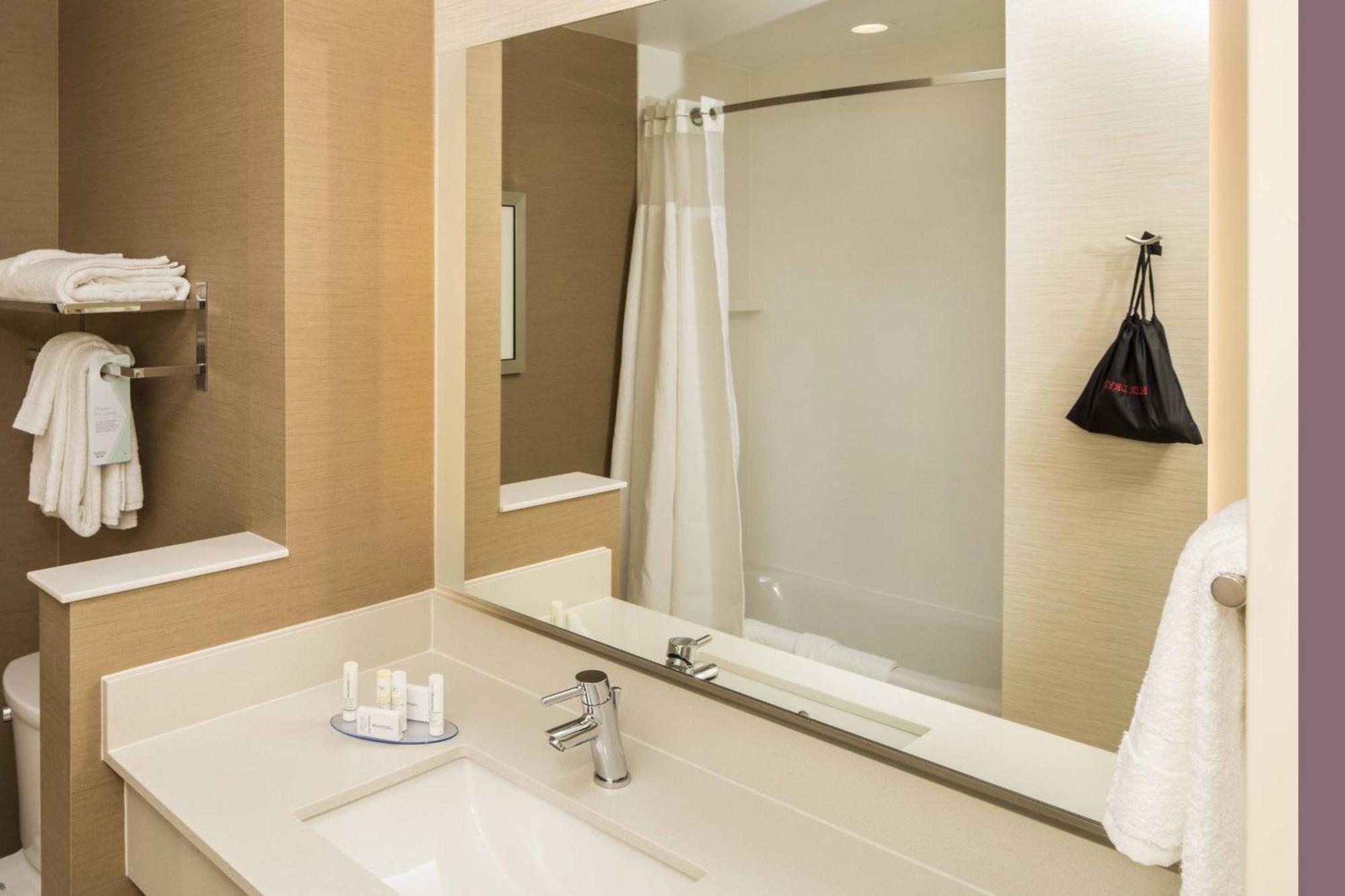 Fairfield Inn & Suites By Marriott Pittsburgh North/Mccandless Crossing McCandless Township Экстерьер фото